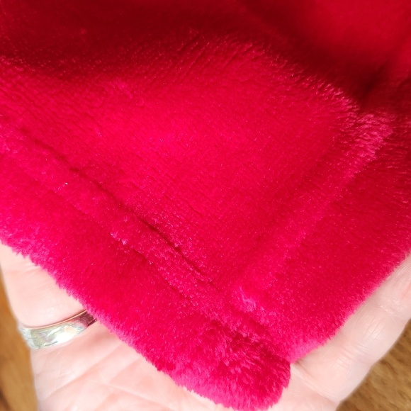 Disney Store Beauty and the Beast Belle Pink Fleece Blanket - Picture 7 of 12